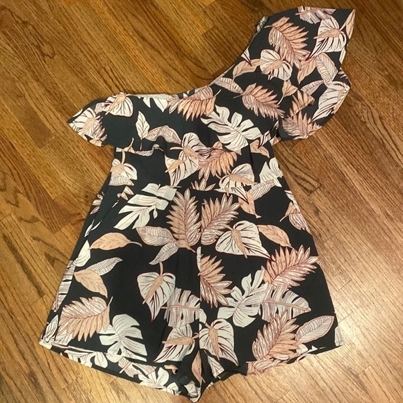 entro Pants - Entro One Shoulder Romper Size Small NWT